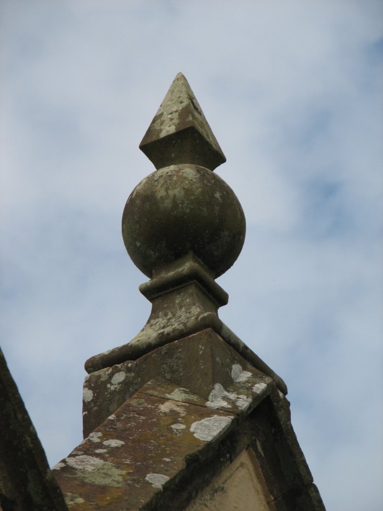 The still-in-situ finial above the front door. Long may it prosper!